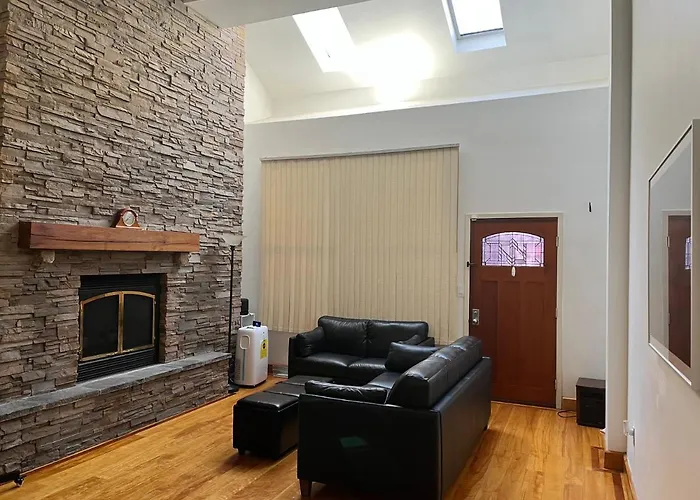 Full Loft-Style Apartment Near Omni