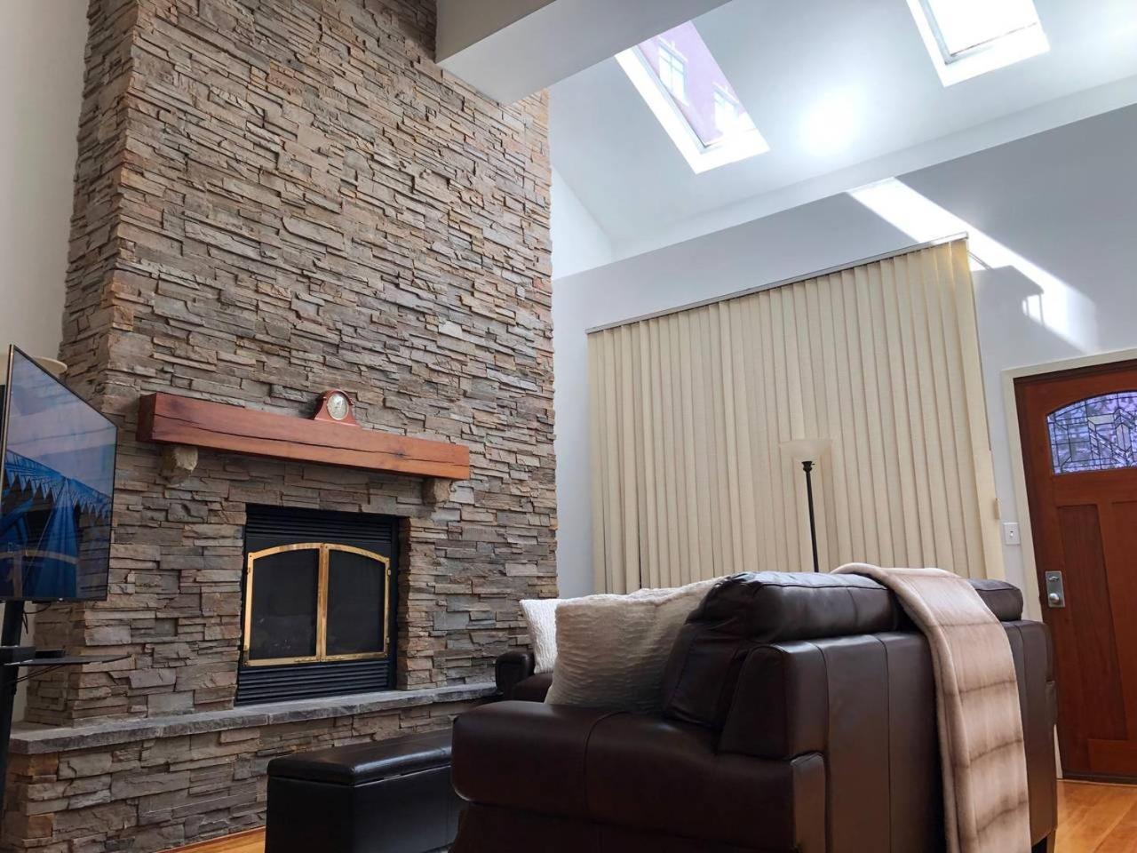 Full Loft-style Near Omni Apartment *