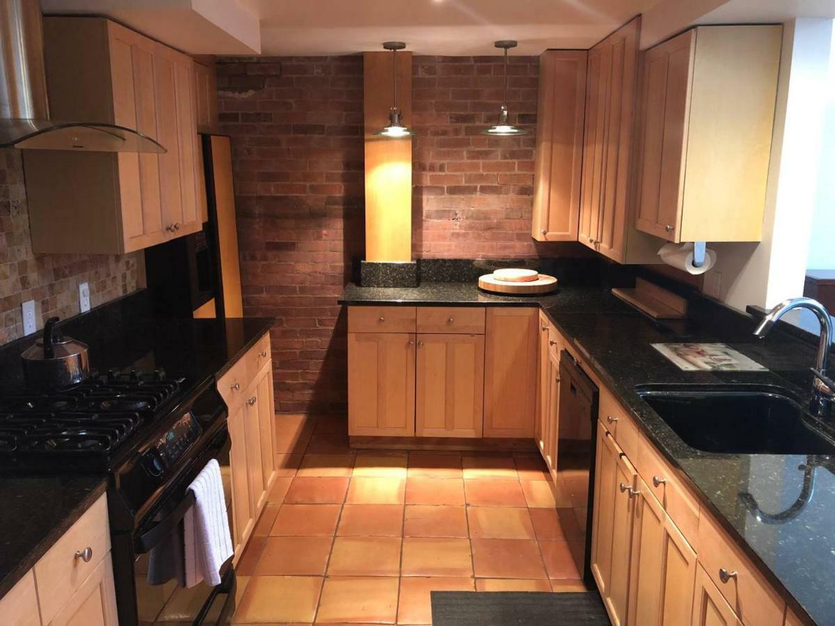 Apartment Full Loft-style Near Omni *